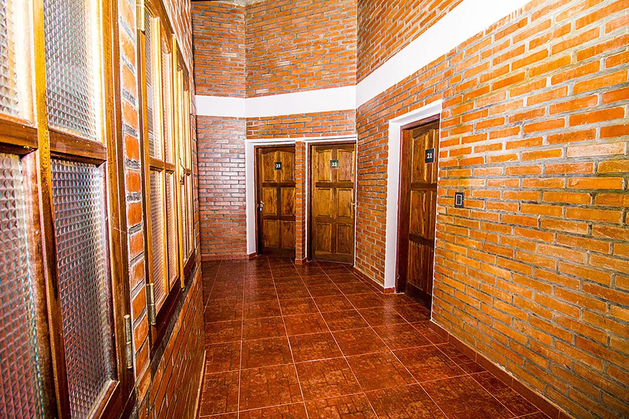 Hostal Madre America *